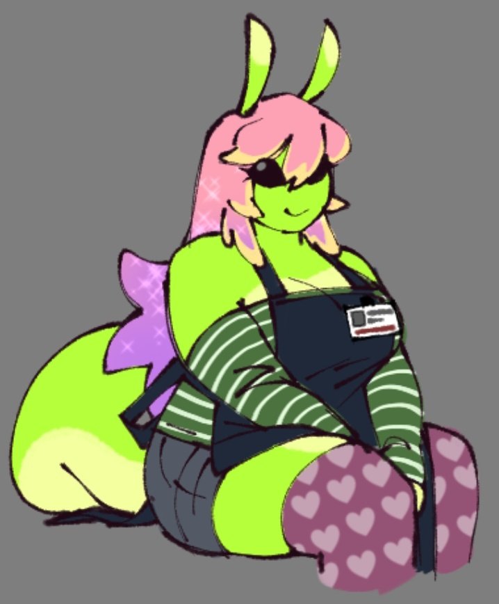 antennae_(anatomy) apron black_eyes breasts cleavage clothed clothing countershading female front_view gradient_hair green_antennae green_body green_face green_skin green_tail grey_background hair hair_over_eye hands_between_legs heart_pattern_clothing knee_highs legwear long_hair mouth_closed multicolored_hair name_tag one_eye_obstructed pattern_clothing pattern_knee_highs pattern_legwear pattern_topwear pink_hair purple_hair simple_background slightly_chubby slightly_chubby_female smile solo sparkles sparkling_hair striped_clothing striped_topwear stripes tail thick_tail thick_thighs three-quarter_view topwear yoobec gummy_(yoobec) alien alien_humanoid humanoid 2024 digital_media_(artwork) portrait three-quarter_portrait