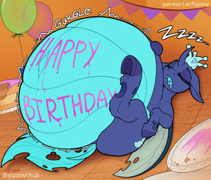 belly big_belly changeling_queen female gurgle_(sound_effect) huge_belly hyper hyper_belly lying sleeping solo sound_effects stuffing vowelless vowelless_sound_effect wings zzz afponychub hasbro my_little_pony fan_character sektiss 2025 digital_media_(artwork) hi_res