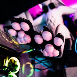 4_toes anthro black_toes claws computer electronics feathered_wings feathers feet female foot_fetish foot_focus gaming headphones low-angle_view pawpads paws playing_video_game rgb_lighting solo spiri'vali toe_claws toes white_body wings azerta56 hiyu_(modeler) jeggo_(azerta56) avali 1:1 2026 3d_(artwork) blender_(artwork) blender_cycles_(artwork) digital_media_(artwork) hi_res