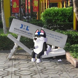 anthro arrow_sign bench black_body black_ears black_eyes black_fur black_nose blue_hair fur hair half-closed_eyes hand_on_belly hand_on_own_belly male multicolored_body multicolored_fur narrowed_eyes on_bench outside photo_background sitting sitting_on_bench slightly_chubby solo tail text two_tone_body two_tone_fur white_body white_fur white_tail anders_285 bluey_(series) anders_(anders_285) fan_character canid canine canis domestic_dog husky mammal nordic_sled_dog siberian_husky spitz 1:1 2025 digital_media_(artwork) hi_res photography_(artwork) spanish_text translated vietnamese_text