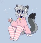 anthro bell bell_collar blue_eyes blush bottomwear claws clothed clothing collar dipstick_ears dipstick_fingers dipstick_tail dipstick_toes ear_markings eyewear femboy footwear fur gesture glasses grey_body hair hoodie leg_warmers legwear male markings multicolored_ears open_mouth oversized_clothing oversized_hoodie oversized_topwear pattern_clothing pattern_legwear pawpads paws pink_clothing pink_hoodie pink_nose pink_topwear simple_background smile socks solo spots spotted_markings stockings striped_clothing striped_legwear stripes tail tail_markings teeth thigh_highs thigh_socks tongue topwear tuft waving waving_at_viewer fleurfurr nixuelle domestic_cat egyptian_mau felid feline felis mammal 2025 digital_media_(artwork) hi_res