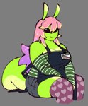 antennae_(anatomy) apron black_eyes breasts cleavage clothed clothing countershading female front_view gradient_hair green_antennae green_body green_face green_skin green_tail grey_background hair hair_over_eye hands_between_legs heart_pattern_clothing knee_highs legwear long_hair mouth_closed multicolored_hair name_tag one_eye_obstructed pattern_clothing pattern_knee_highs pattern_legwear pattern_topwear pink_hair purple_hair simple_background slightly_chubby slightly_chubby_female smile solo sparkles sparkling_hair striped_clothing striped_topwear stripes tail thick_tail thick_thighs three-quarter_view topwear yoobec gummy_(yoobec) alien alien_humanoid humanoid 2024 digital_media_(artwork) portrait three-quarter_portrait