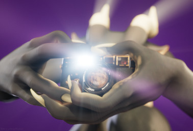 anthro camera camera_flash claws female fingernails horn long_fingernails long_fingers nails solo mess_maker sladdoska_(modeler) salliviya_(sladdoska) scalie hi_res