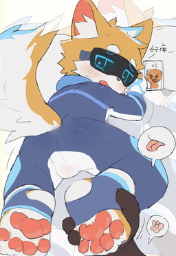 4_toes ambiguous_gender anthro ball_bulge black_body black_nose blush blush_lines bodily_fluids cellphone claws clothing dialogue duo electronics emanata embarrassed eyebrows eyewear feet flower fluffy fluffy_tail foot_focus foot_grab fur jumpsuit kemono looking_at_viewer looking_back looking_back_at_viewer lying male multicolored_body narrowed_eyes open_mouth orange_body orange_fur pawpads perineum_bulge phone plant red_pawpads simple_background smartphone speech_bubble sweat sweatdrop tail text toe_claws toes tongue visor white_body white_fur young young_anthro young_male nekowuwu canid canine mammal 2026 absurd_res chinese_text hi_res translated