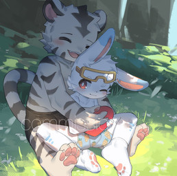 anthro black_boxer_briefs black_clothing black_underwear boxer_briefs boxers_(clothing) clothing duo eyes_closed eyewear eyewear_on_head fangs fur goggles goggles_on_head hand_pawpads hug hugging_another hugging_from_behind kemono looking_back male male/male one_eye_closed open_mouth open_smile outside pawpad_socks pawpads print_clothing print_underwear red_eyes sitting sitting_on_ground size_difference smile stripes teeth underwear white_body white_fur young young_anthro young_male emolga_1 felid lagomorph leporid mammal pantherine rabbit tiger 2023 chinese_description hi_res watermark
